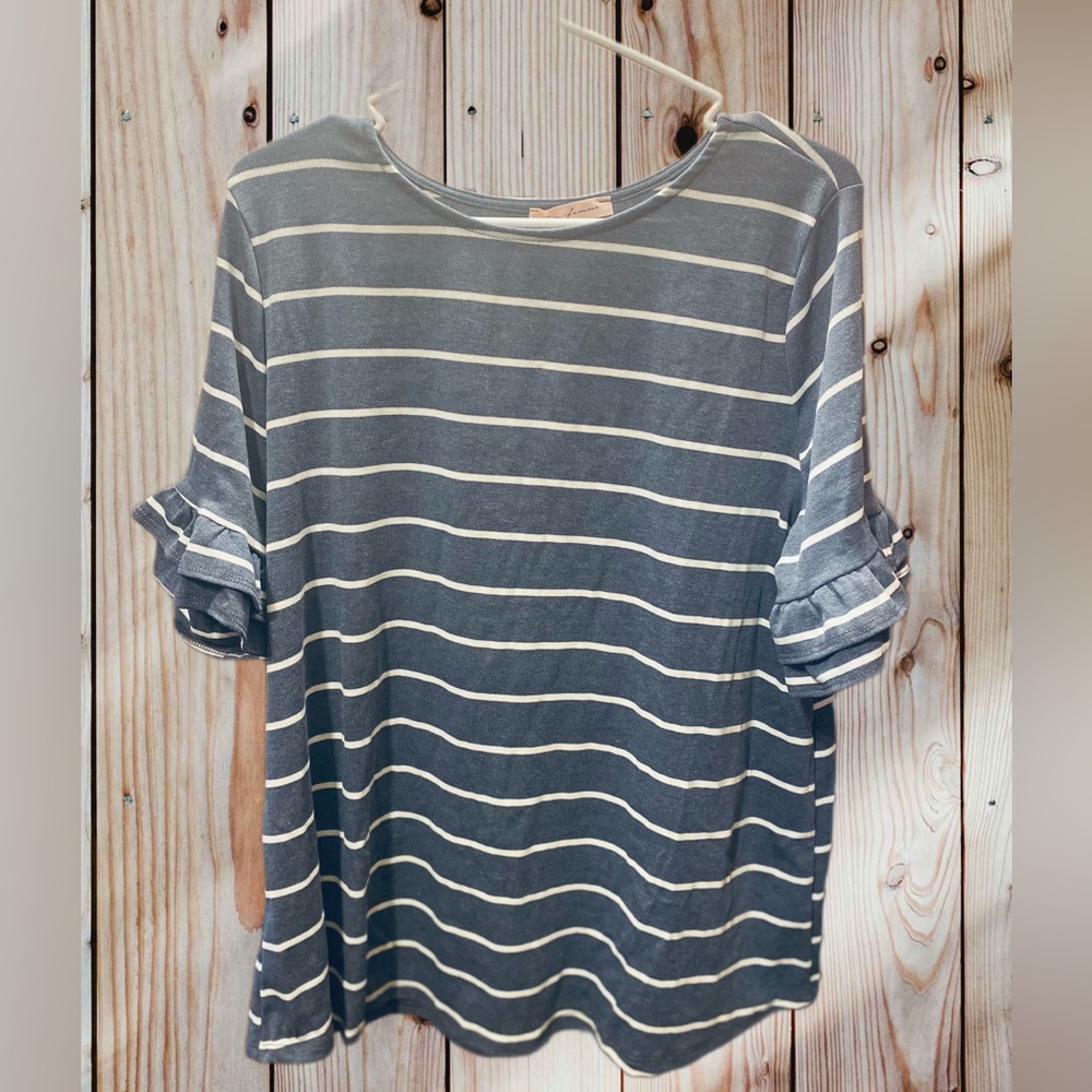 Women’s plus size 2x short-sleeved knit top.